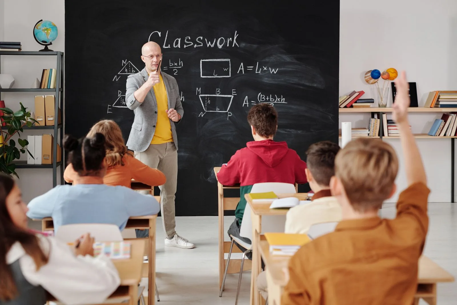 Critical Thinking in the Age of AI: How Parents Can Build It