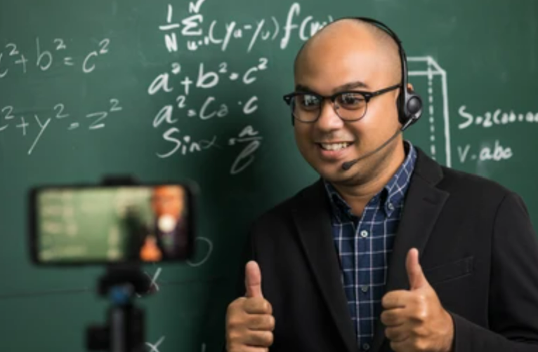 Spoken English Classes for Teenagers: Building Confidence Online